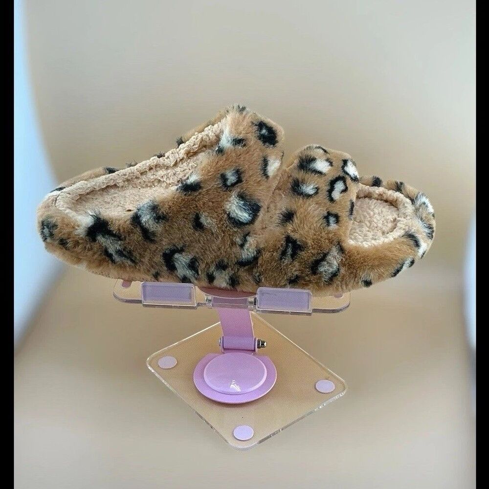 Size 7 Women’s Leopard Fur Crocs Sandals